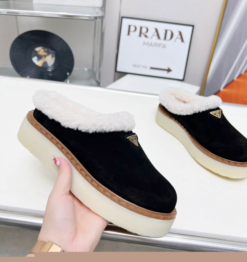 Pra*a slippers
